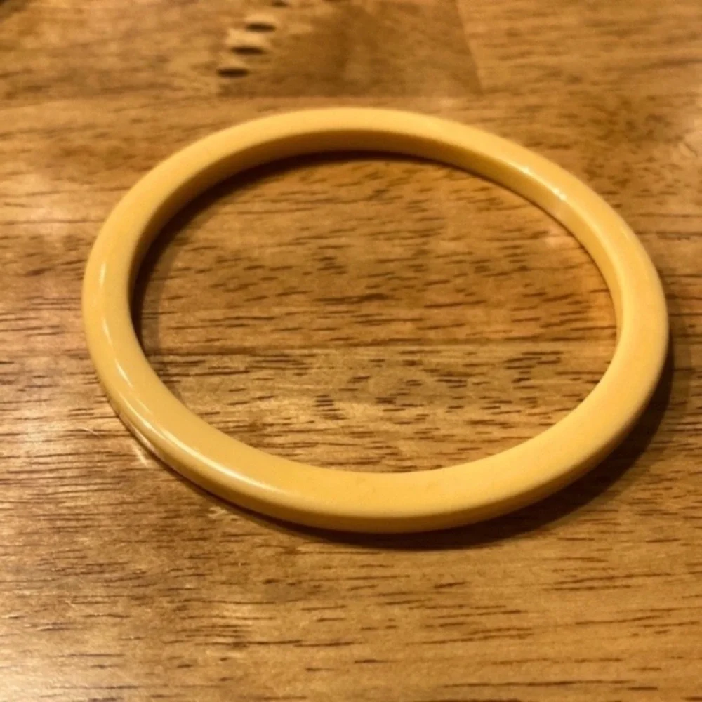 Set of 4 Bakelite Bangles